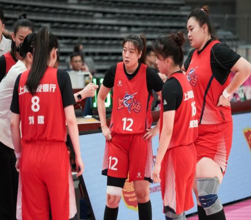 得分第6+篮板第3！高中毕业直升职业赛场1.86米小李梦再入女篮