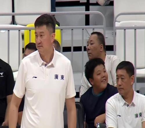 广东男篮92105输球，徐杰空砍29分，焦泊乔11分张文逸25分