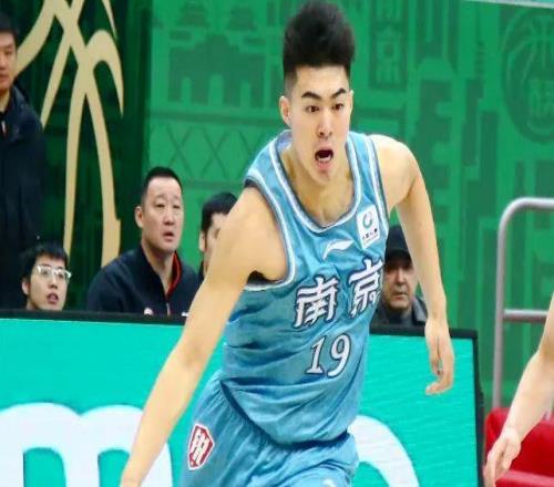 又准备签网红同曦还是想成为流量大队，球迷：难怪林葳要出走