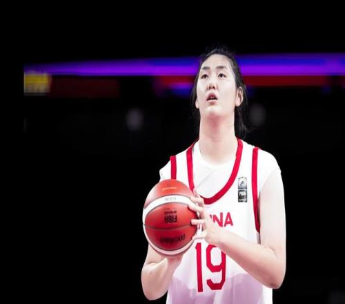 山东女篮主帅:我们正在全力争取签下张子宇,还有细节需洽谈 山东女篮主帅:我们正在全力争取签下张子宇,还有细节需洽谈