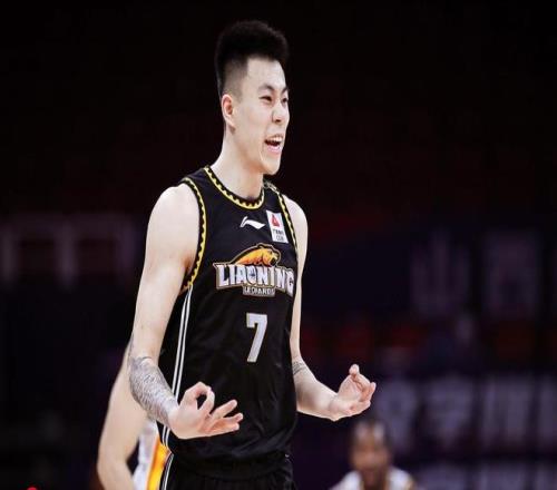 震动CBA！张镇麟加盟上海队，辽篮收获现金+球员，杨鸣还想夺冠