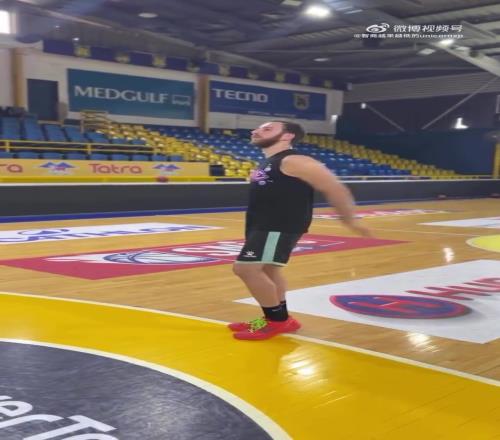 钢铁侠！黎巴嫩核心阿拉基投篮训练与许钟豪相撞差点无缘亚洲杯