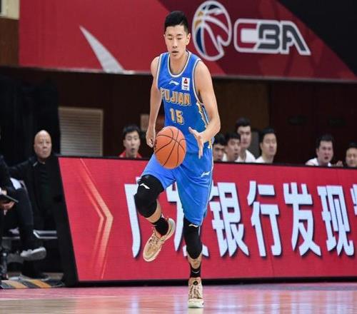 将赴山东男篮体检！CBA官网更新联赛自由球员名单：陈林坚在列