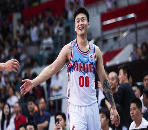 4支CBA球队补强，朱芳雨挖宝成功，两队能争冠，北京目标掀翻广厦