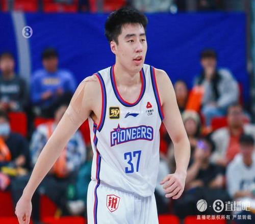 再度联手张庆鹏上赛季效力天津的杜伯超和张益炅为北控出战夏联