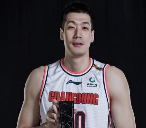 广东男篮注册球员更新：崔永熙预注册，任骏飞不在名单中