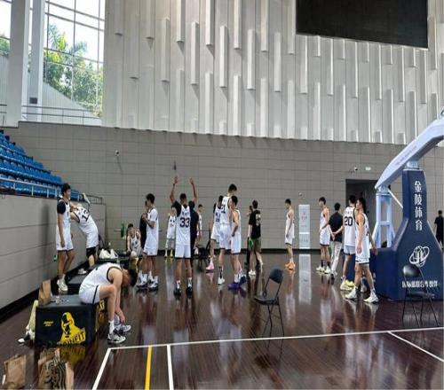 广东全运阵容集齐6省7队精英，人多到当家球星没机会上场！