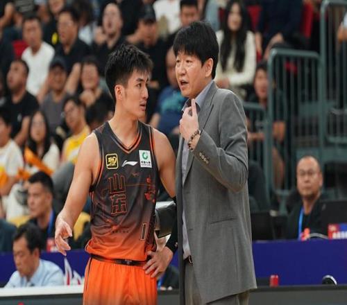 CBA山东队18人名单出炉！引进陈林坚，刘毅续约1年，4人上一队