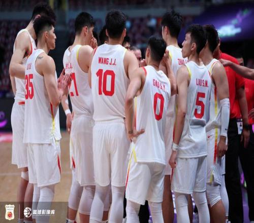 周鹏：恭喜中国男篮赢得比赛虽然过程起伏但打得可圈可点加油！