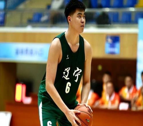 塞翁失马这样用杨鸣宴请群殴涉事球员用行动表达对篮协不满