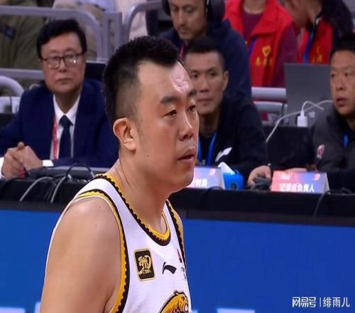 燃尽了！38岁韩德君拒绝退役，力保辽宁队冲击总决赛！