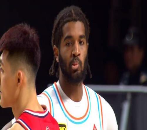 山东男篮寻找内线外援，鲍威尔搭档高诗岩互补配置4后卫攻防平衡