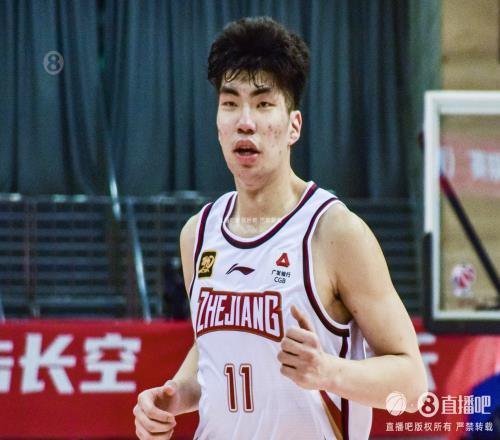 余嘉豪为浙江出战4个赛季上赛季场均13.5分8篮板&投篮命中率62%