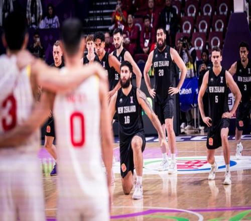 中国男篮进亚洲杯决赛！创下4大不可思议，替补砍44分，周琦赞1人