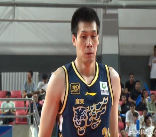 挤走任骏飞！男篮顶级锋线确认上位，这可是未来广东队的老大！