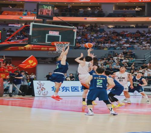 浙BA城市争霸赛揭幕战，杭州队获首胜！姚明现场助威：还是杭州主场会玩！