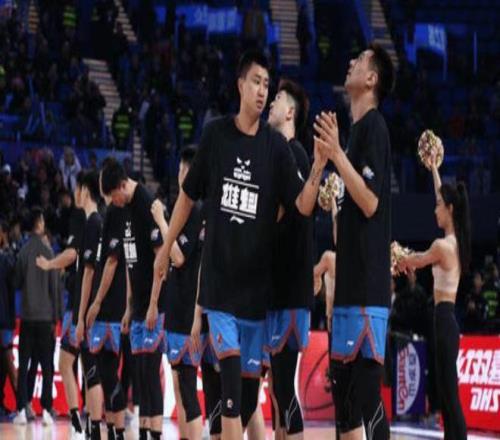 保住CBA参赛权！四川男篮股权之争后压哨注册19人无顶薪球员