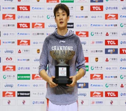 真挚的祝福！祝“四字外援”丁彦雨航32岁生日快乐！