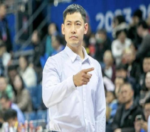 张庆鹏：与球员们有了更好的默契，夏季联赛对年轻人十分重要