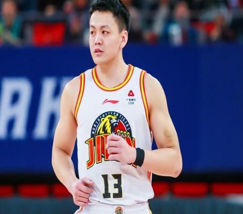 CBA消息：辽宁补强签约姜宇星，陈家政彰华非展望新赛季