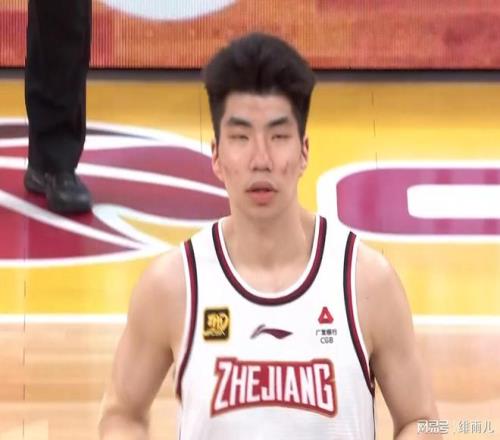 3场比赛后！男篮顶级中锋身价大暴跌，曾与杨瀚森齐名！