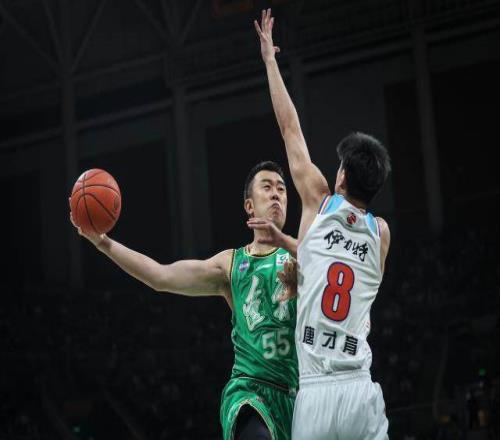 韩德君、任骏飞新赛季均未注册多位老将告别CBA