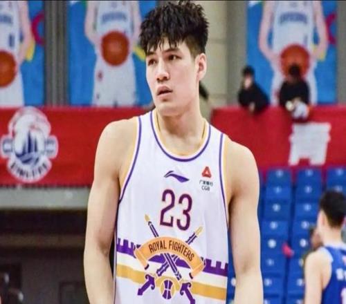 北控男篮匹配陈国豪，上海男篮老将官宣离队，天津签下国产中锋！