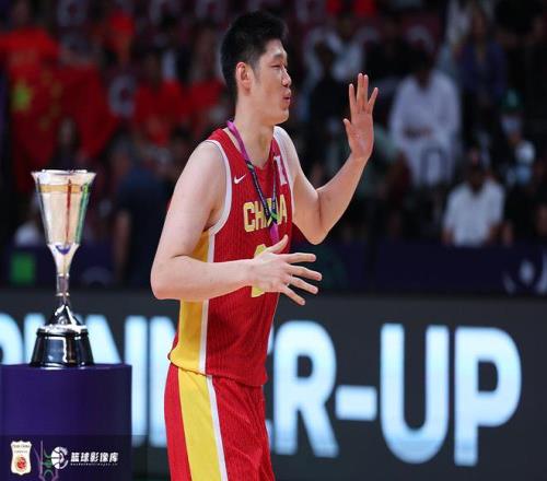 郭振明：此前杭州热身赛时胡金秋过家门而不入的坚守令我感动