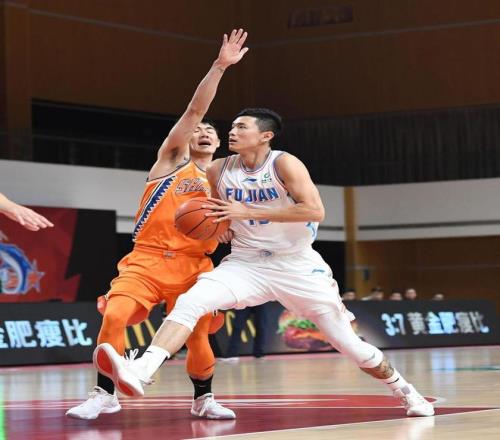 陈林坚有望加盟山东男篮，近两赛季，他仅出战10场比赛