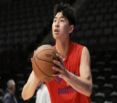 李群：崔永熙身体恢复了90%左右将在9月初回国备战CBA新赛季