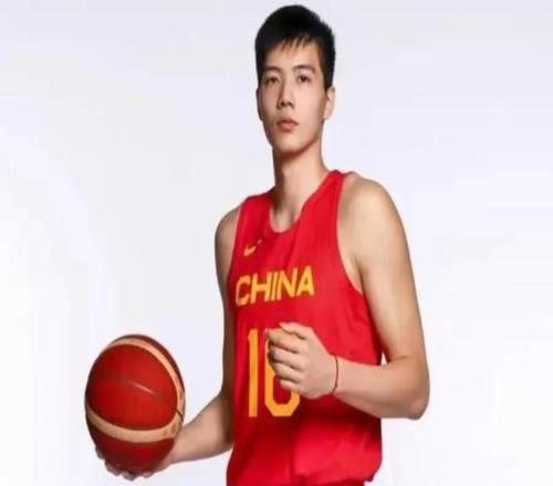 上海男篮继续引入焦伯乔，北京男篮欲签李祥波，广厦续约卡尔顿！