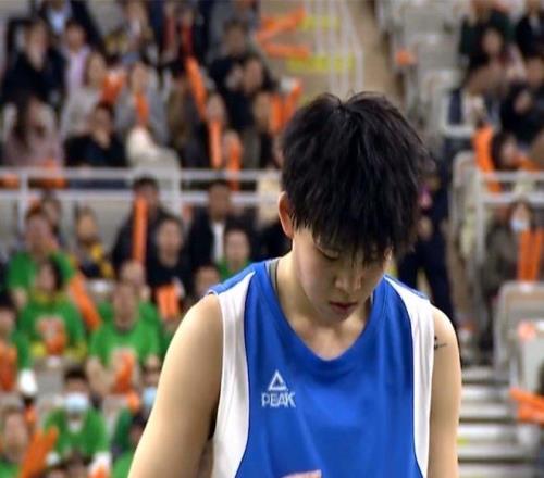中国女篮头号黑马出炉！22岁1米74新星抢位，宫鲁鸣打造新利器