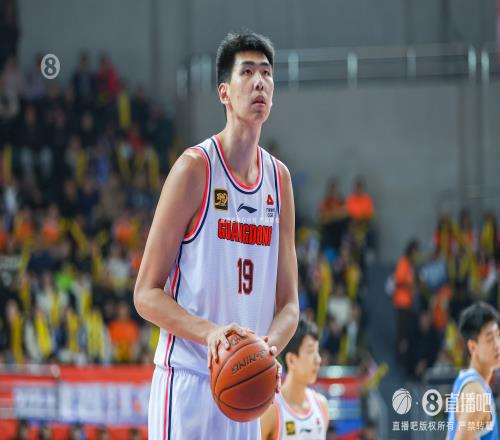中国男篮官方：刘金雨和徐昕将于今日离队返回各自俱乐部