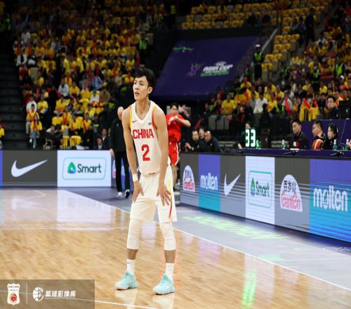 媒体人：徐杰的问题是心理负担太重完全放开才能打出正常水准