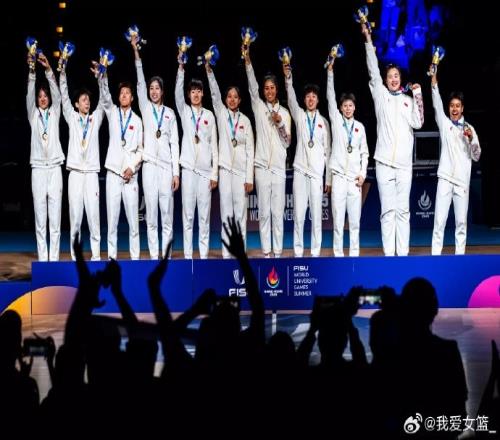 中国大运女篮12名球员是真正的大学生球员实至名归的冠军
