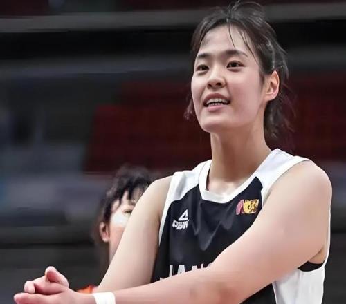 13分钟轰16+3！中国女篮又一26岁2米王牌崛起：冲冠对决韩旭