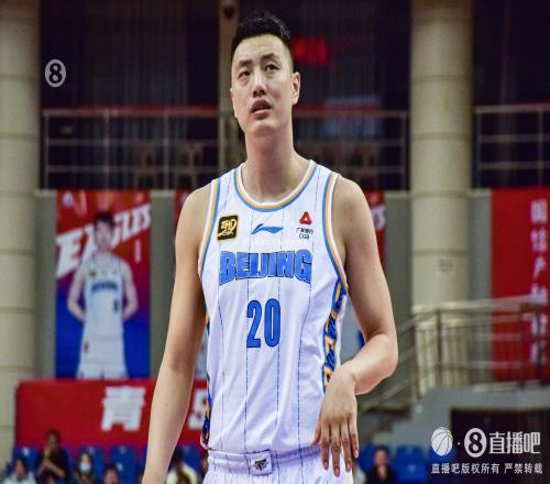 直播吧：北京首钢将与翟晓川签订为期两年的老将合同