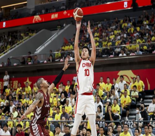 王俊杰身体强壮&对抗能力强而且还有不错的三分投射能力