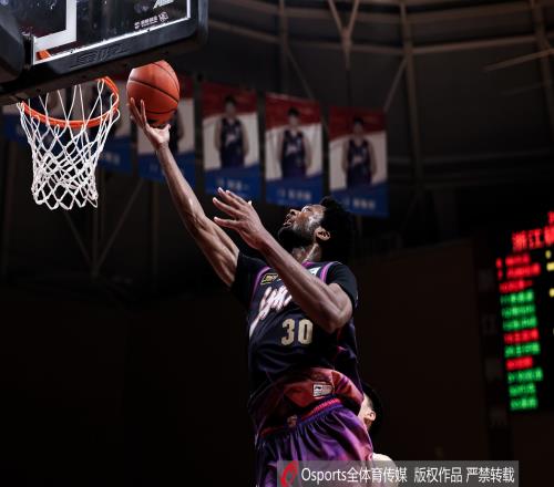 直播吧：浙江队已经完成与达米安琼斯的续约