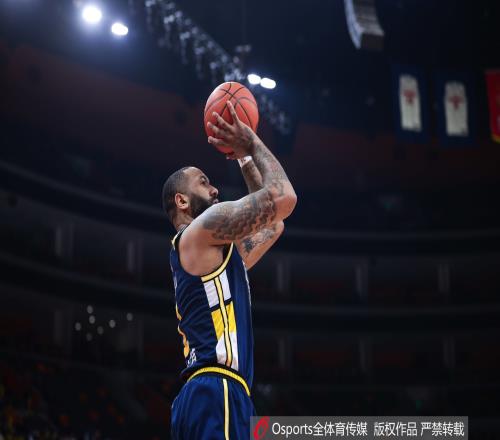 直播吧：广东并无计划使用外援优先续约权