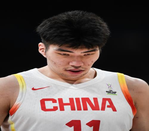 媒体人：中国男篮打阵地战时内线的戏份要大幅度削弱