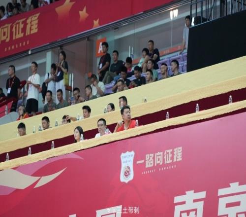 中国男篮热身赛再战波黑男篮王治郅、胡卫东到场观战