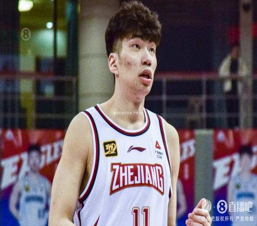 媒体人：余嘉豪去年和西甲、西乙俱乐部接触过但还有合同未成行