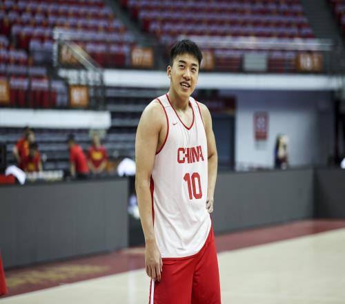 体坛周报：王俊杰不仅是即战力更是未来扛起男篮锋线大旗的基石