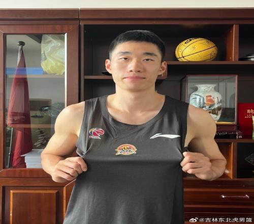 官宣吉林九台农商银行东北虎篮球俱乐部与新秀杨腾飞完成签约 官宣吉林九台农商银行东北虎篮球俱乐部与新秀杨腾飞完成签约