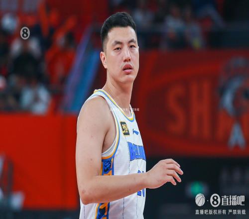 京媒：翟晓川、方硕、朱彦西续约球队还是进入教练组都尚未有定论