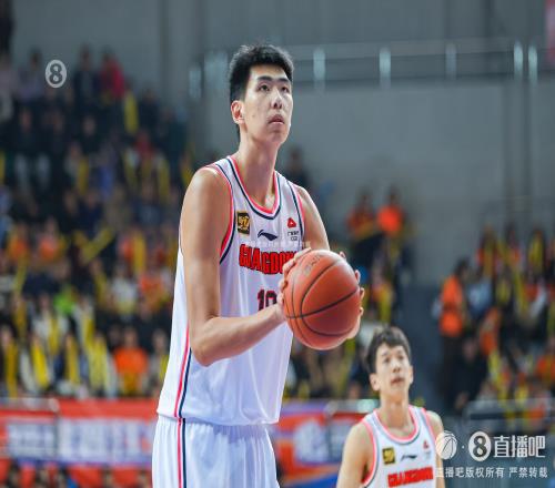 中国男篮海外热身赛将给年轻锋线与内线更多机会目前4号位最薄弱
