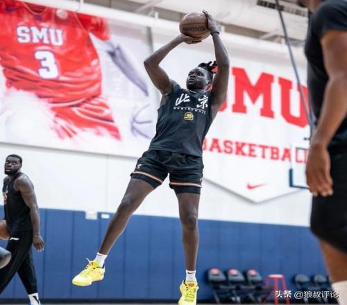 曾凡博是否回归CBA影响奥莫特续约！北京保留优先续约掌控主动权