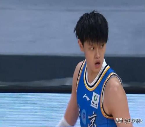 北京男篮已预注册！曾凡博回归CBA携手周琦赵睿雷蒙组建国手阵容