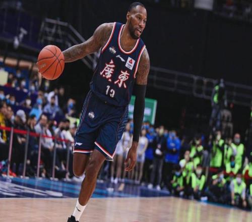 还是无人问津！广东三冠功勋外援或选择退役，上赛季曾砍36+11+11